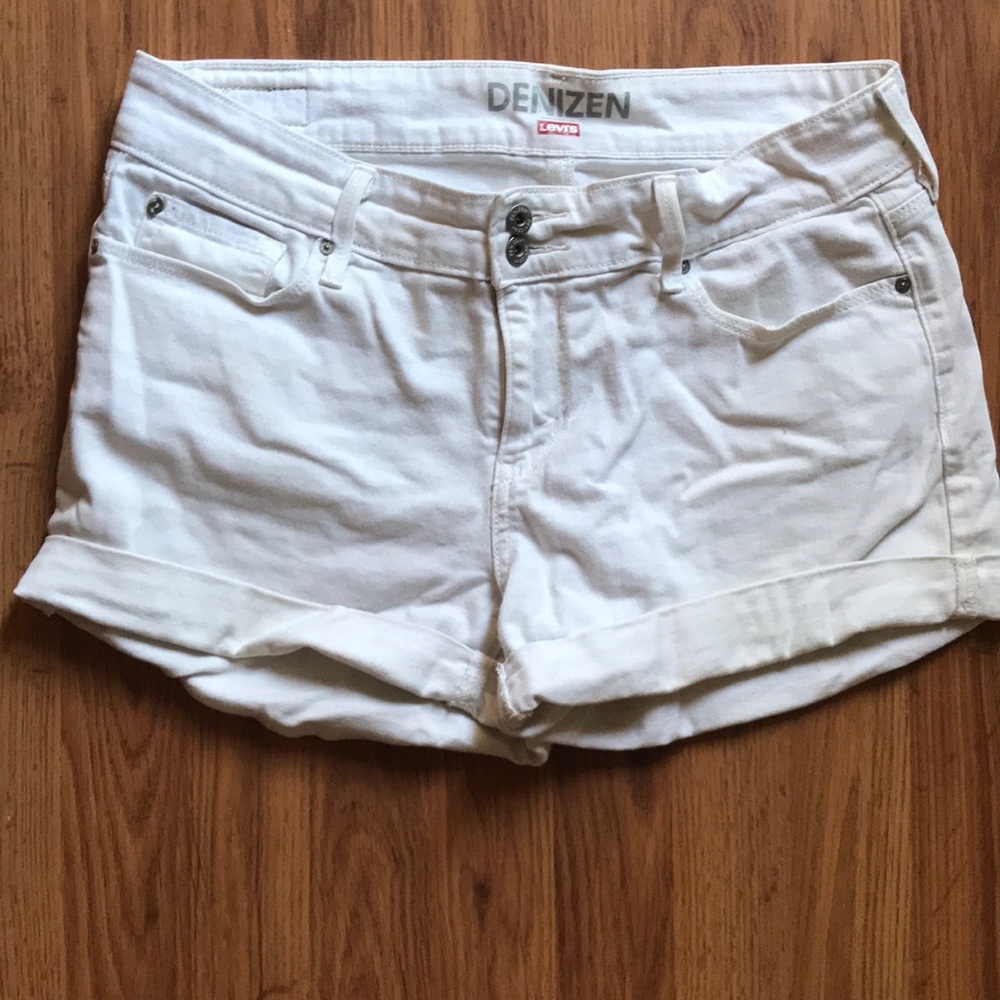 LEVI’S White Shorts